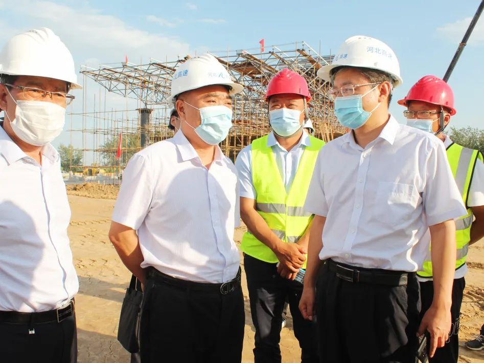 河北高速集團黨委副書記、副董事長、總經理楊榮博深入石家莊東、石家莊南收費站改建工程項目檢查工作